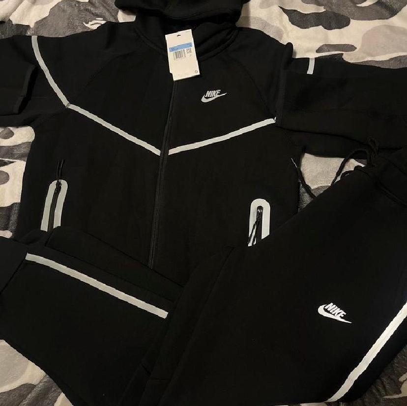 Nike Tech Set