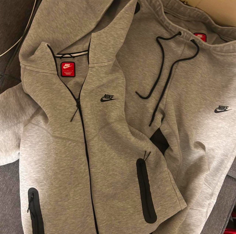 Nike Tech Set