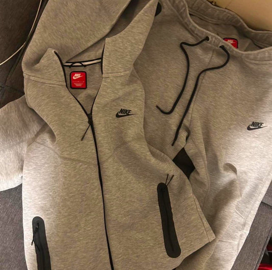 Nike Tech Set